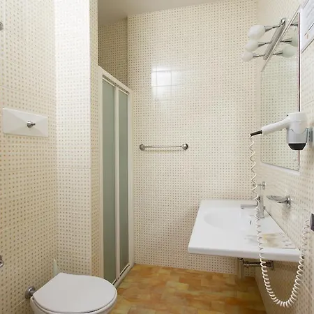 Esplanade Hotel 3*