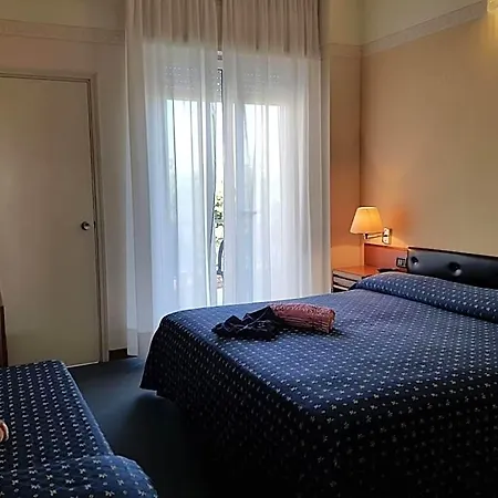 Esplanade Hotel 3*